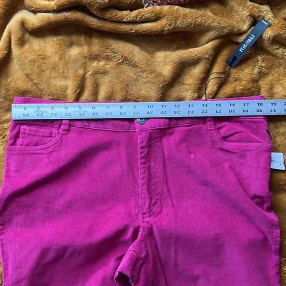 Roz & Ali NWT Corduroy Jeans - size 16 - Picture 6 of 6